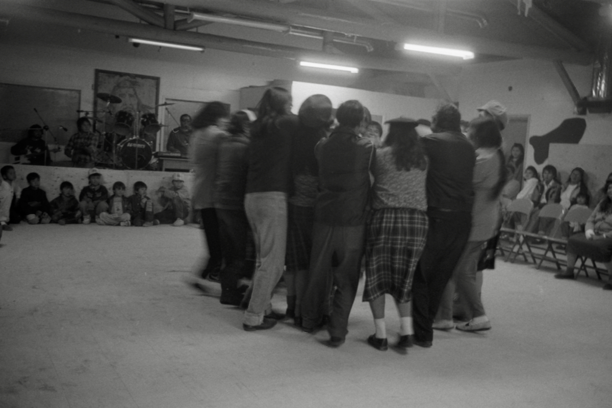 Danse traditionnelle en salle communautaire, Opitciwan