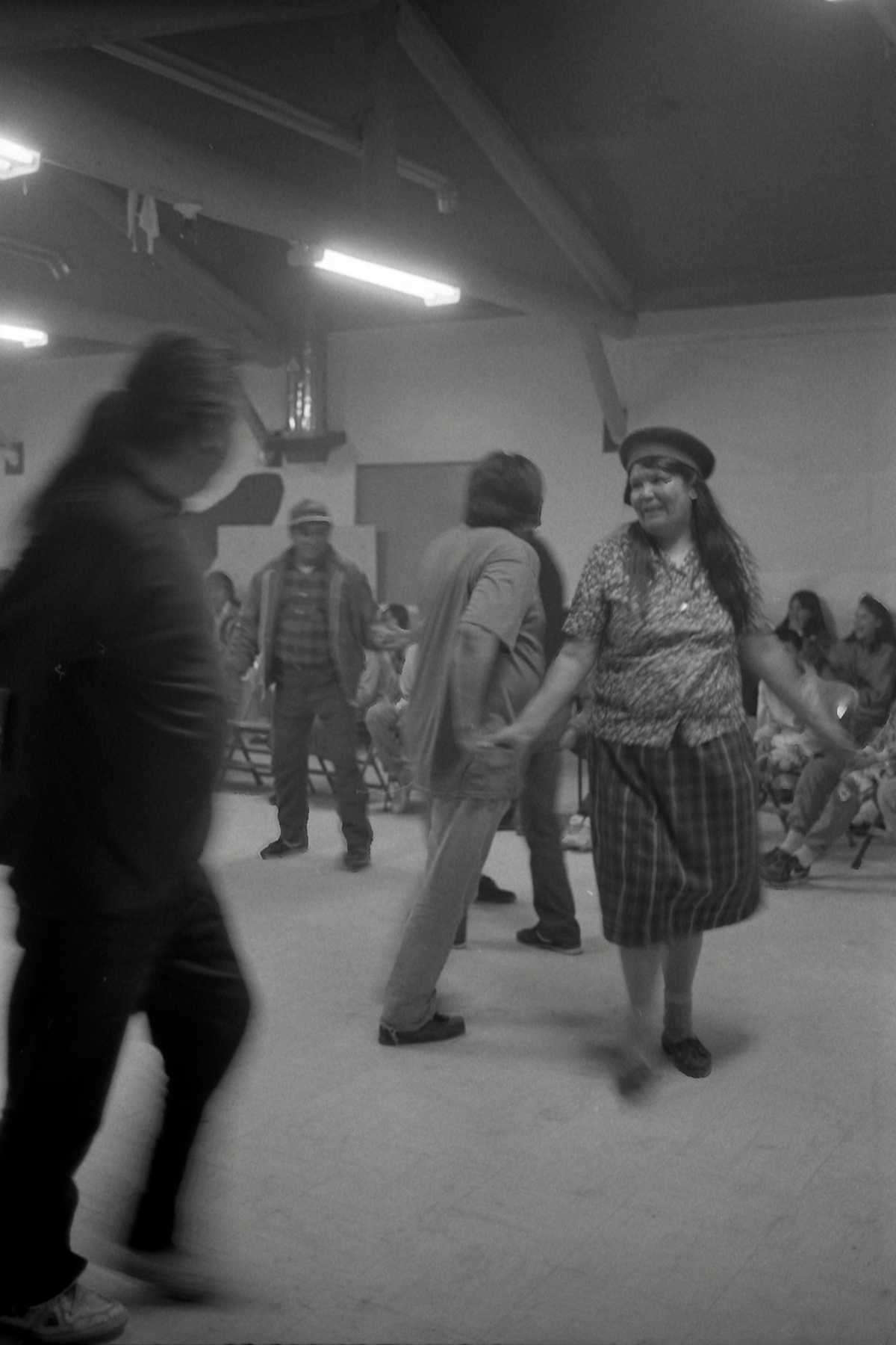 Danse traditionnelle en salle communautaire, Opitciwan