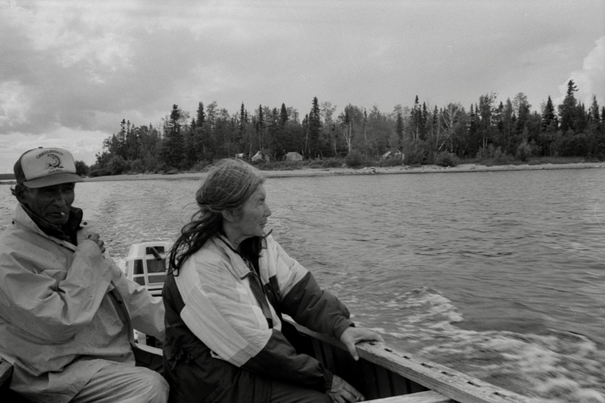 Atikamekw en canot moteur sur le réservoir Gouin